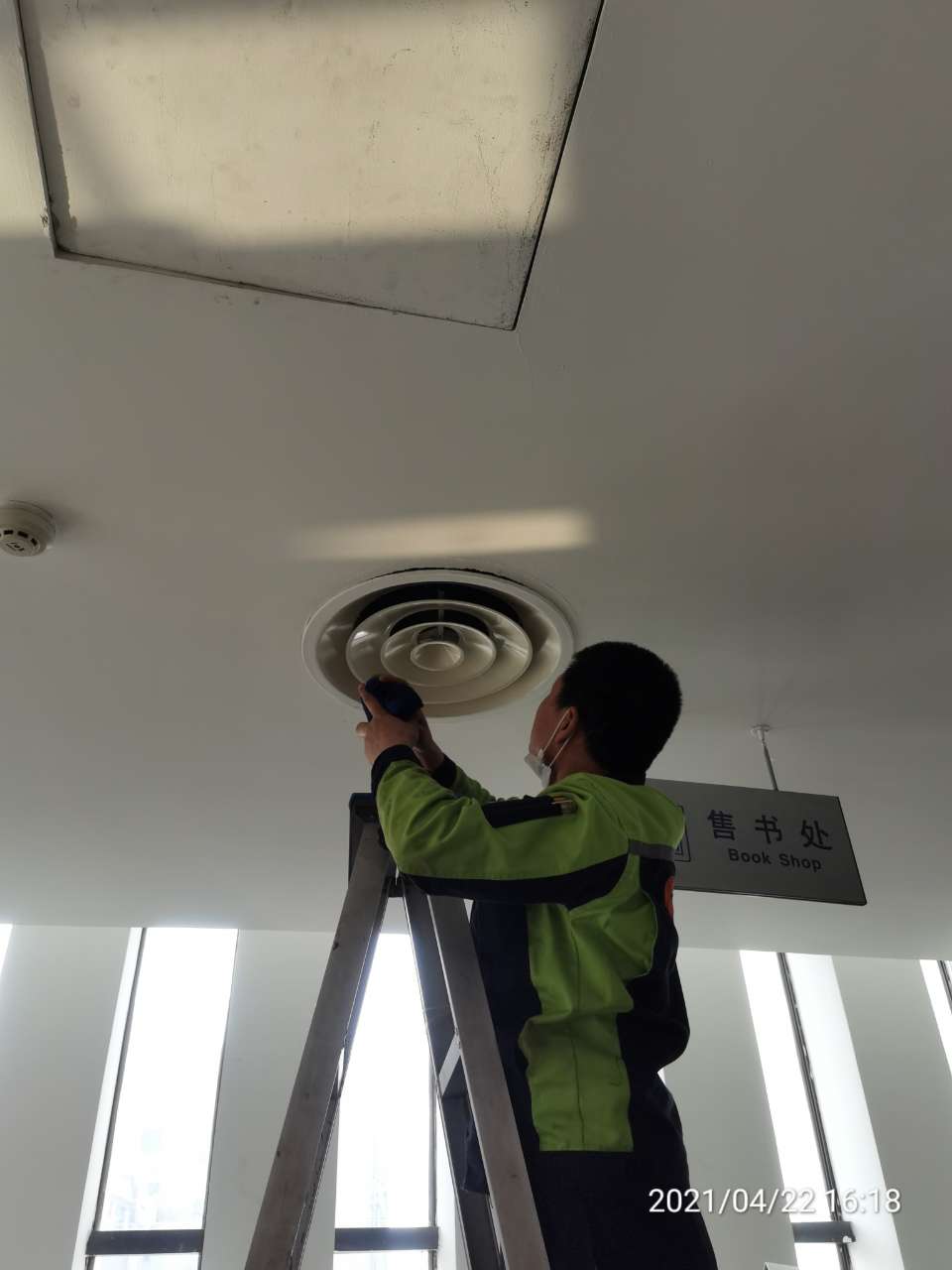 中央空調(diào)保養(yǎng)時間多長_三菱重工空調(diào)使用壽命有多長